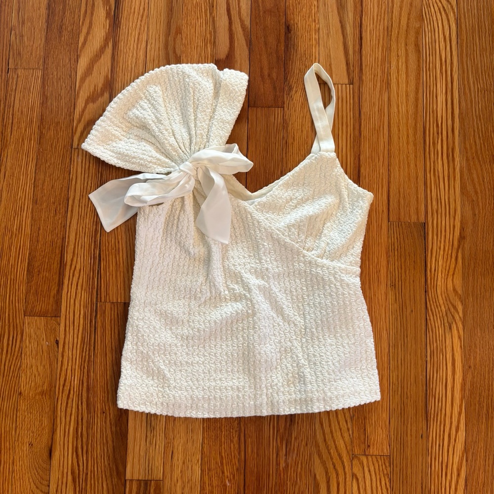 Club monaco Chic White Textured Top with Bow. Size XS.